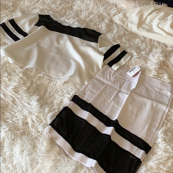 Dresses & Skirts - 2 Piece skirt set